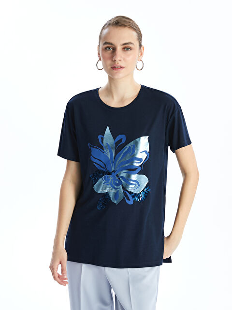 LCWAIKIKI Classic Bisiklet Yaka Çiçekli Kadın Tişört - S5JG51Z8-RFF