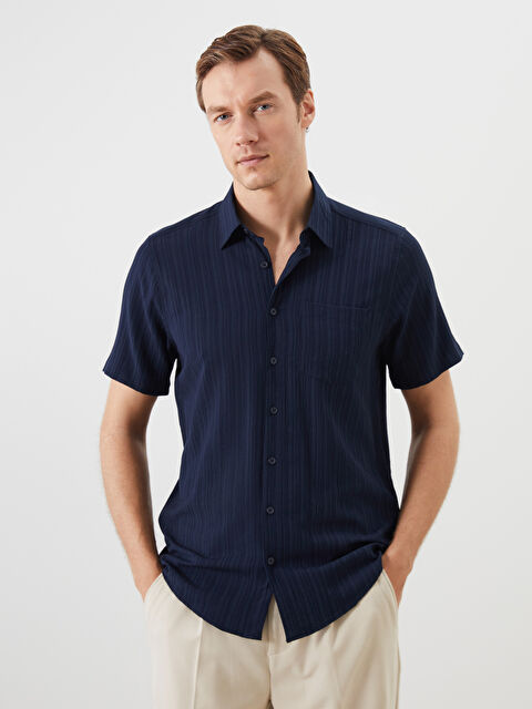 LCWAIKIKI Classic Regular Fit Kısa Kollu Desenli Armürlü Erkek Gömlek - S5JJ77Z8-RFH