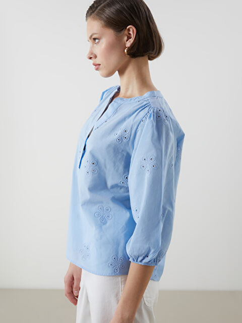 LCWAIKIKI Classic Kaçık Yaka Kendinden Desenli Kadın Bluz - S5JU21Z8-G0K