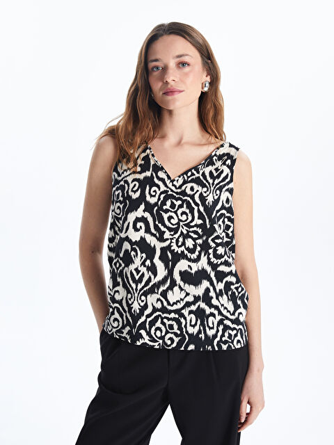 LCWAIKIKI Classic V Yaka Desenli Kadın Bluz - S5K245Z8-LQJ