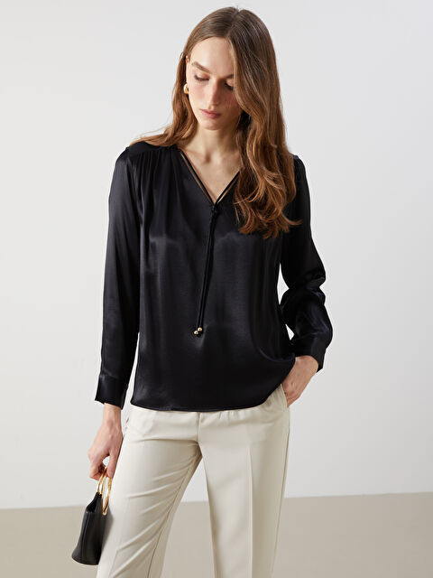 LCWAIKIKI Classic V Yaka Saten Kadın Bluz - S5KI24Z8-CVL
