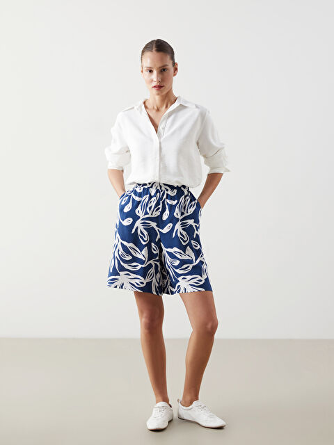 LCWAIKIKI Classic Beli Lastikli Çiçekli Kadın Şort - S5KJ54Z8-LQQ