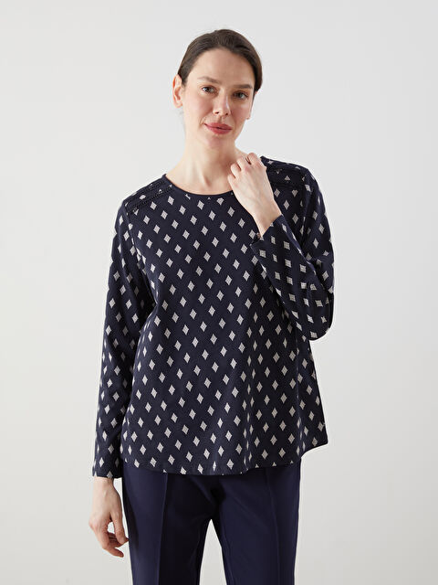 LCW Grace Bisiklet Yaka Desenli Kadın Tişört - S5KN36Z8-LSJ