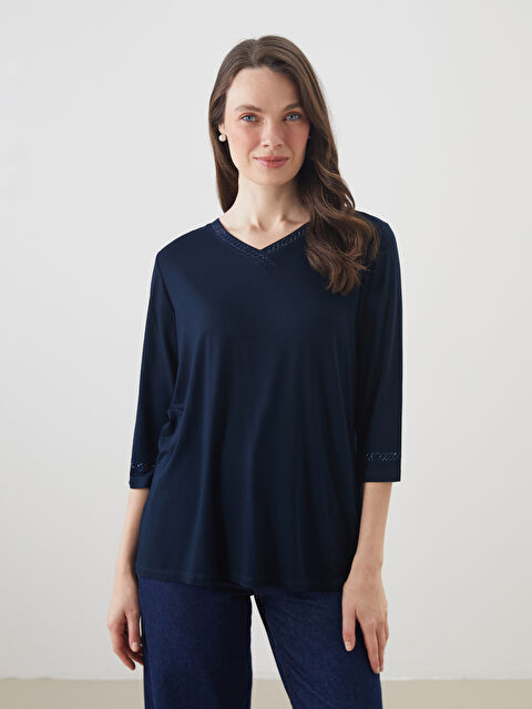 LCW Grace V Yaka Taşlı Kadın Tişört - S5KP27Z8-E1J