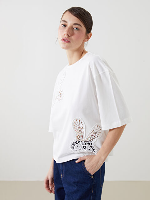 LCW Vision Bisiklet Yaka Nakışlı Kadın Tişört - S5LM35Z8-R9J