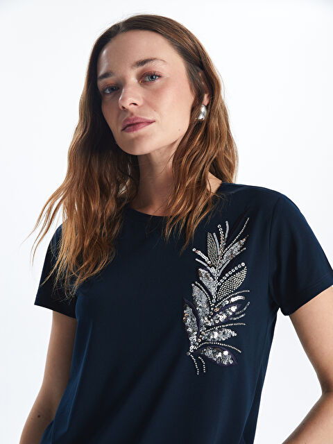 LCWAIKIKI Classic Bisiklet Yaka Pul İşlemeli Kadın Tişört - S5M048Z8-E1J