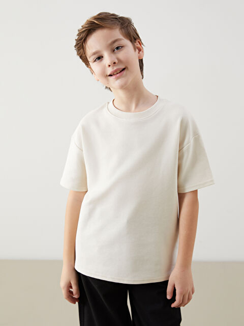 LCW Kids Bisiklet Yaka Basic Erkek Çocuk Tişört - S5M409Z4-FWM