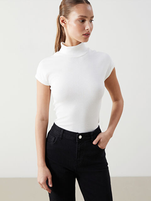 LCWAIKIKI Classic Dik Yaka Kadın Tişört - S5ML91Z8-R9J