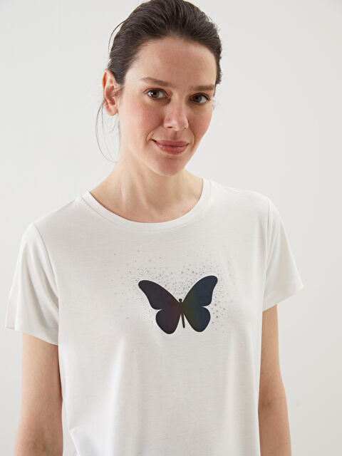 LCWAIKIKI Classic Bisiklet Yaka Kelebek Baskılı Kadın Tişört - S5MO36Z8-R9J