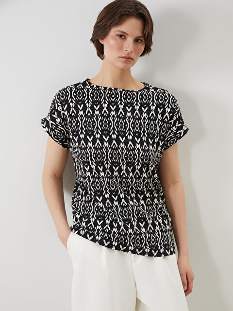 LCWAIKIKI Classic Bisiklet Yaka Desenli Kadın Tişört - S5NE52Z8-LQJ