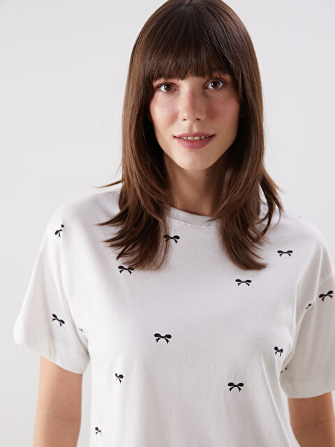 LCW Comfort Bisiklet Yaka Baskılı Kadın Tişört - S5NF68Z8-Q6K