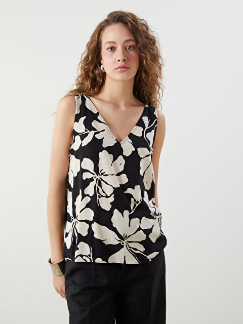 LCWAIKIKI Classic V Yaka Çiçekli Keten Karışımlı Bluz - S5NH86Z8-LQJ