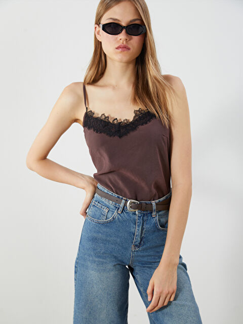 LCW Vision V Yaka Dantel Detaylı Askılı Modal Karışımlı Bluz - S5NJ15Z8-DJ7