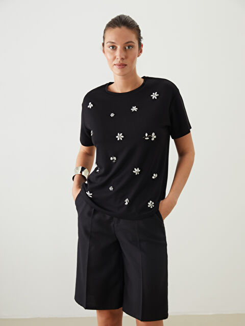 LCWAIKIKI Classic Bisiklet Yaka Parlak Taşlı Kadın Tişört