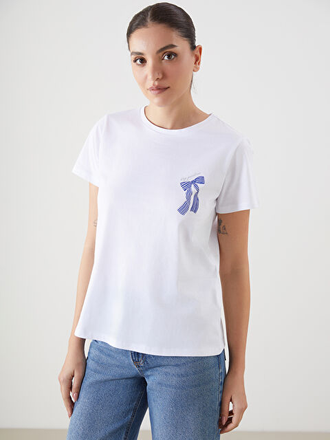 LCWAIKIKI Classic Bisiklet Yaka Fiyonk Baskılı Kadın Tişört - S5NY03Z8-FDJ