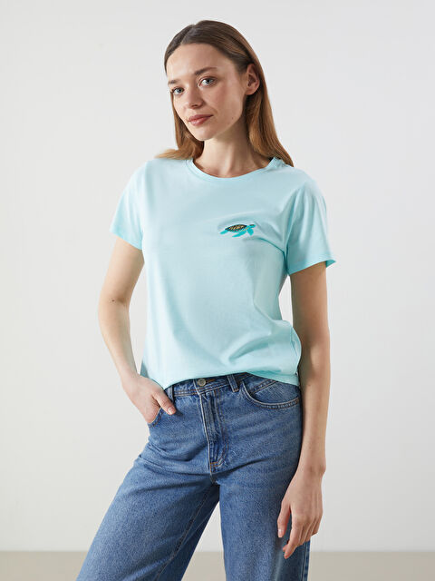 LCWAIKIKI Classic Bisiklet Yaka Nakışlı Kadın Tişört - S5NY03Z8-FVE