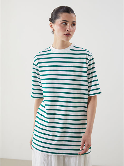 LCW Modest Bisiklet Yaka Çizgili Kadın Tişört - S5O028Z8-LFT