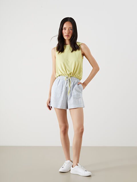 LCW Vision Beli Lastikli Çizgili Keten Karışımlı Kadın Şort - S5O138Z8-LGS
