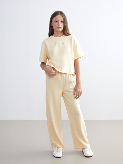 LCW Kids Bisiklet Yaka Soft Touch Kız Çocuk Tişört ve Eşofman Altı - S5O562Z4-FRW