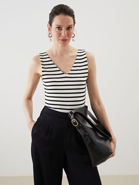 LCWAIKIKI Classic V Yaka Çizgili Kadın Atlet - S5O825Z8-LFC