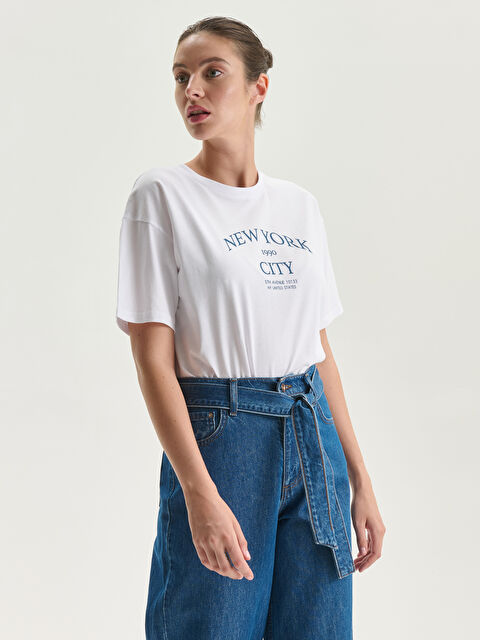 LCWAIKIKI Classic تيشيرت نسائي برقبة دائرية مطبوع عليه نيويورك - S5OB05Z8-Q6K