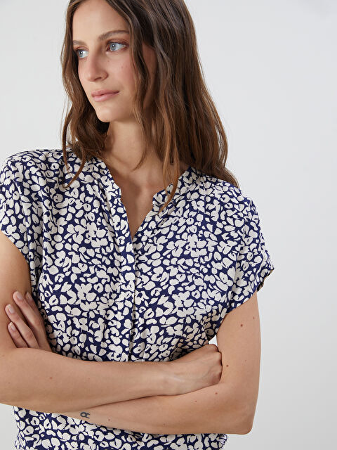 LCWAIKIKI Classic Kaçık Yaka Çiçekli Bluz - S5OI08Z8-LSJ