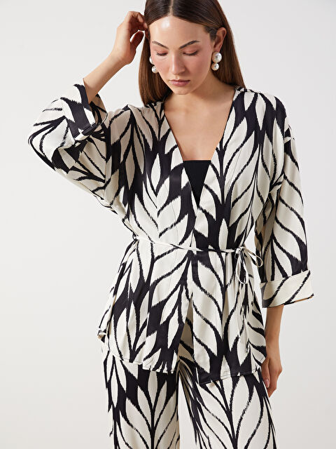 LCWAIKIKI Classic Şal Yaka Desenli Saten Kadın Kimono - S5OI12Z8-LQJ