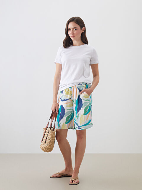 LCWAIKIKI Classic Beli Lastikli Çiçekli Kadın Şort - S5OQ72Z8-LQQ