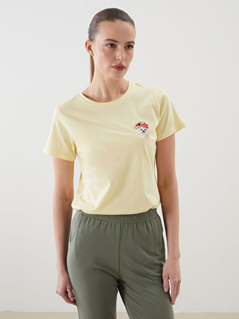 LCWAIKIKI Classic Bisiklet Yaka Nakışlı Kadın Tişört - S5OU32Z8-FSW