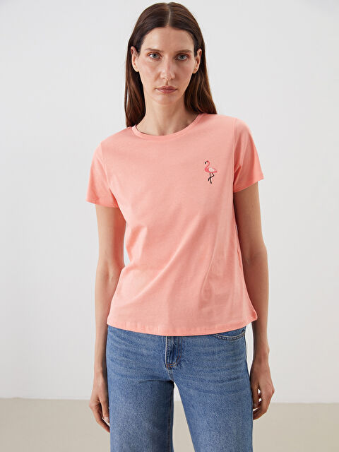 LCWAIKIKI Classic Bisiklet Yaka Flamingo Nakışlı Kadın Tişört - S5OU32Z8-GAW