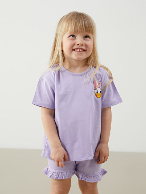 LCW baby Daisy Duck Baskılı Kız Bebek Tişört ve Şort 2'li - S5P167Z1-G0W