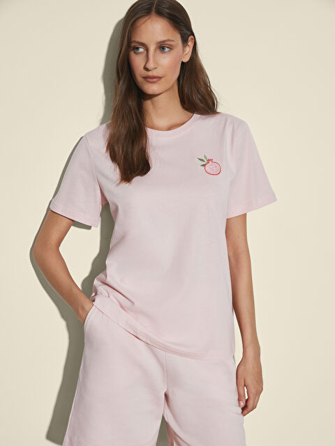 LCWAIKIKI Classic Bisiklet Yaka Nakışlı Kadın Tişört - S5P188Z8-G0G