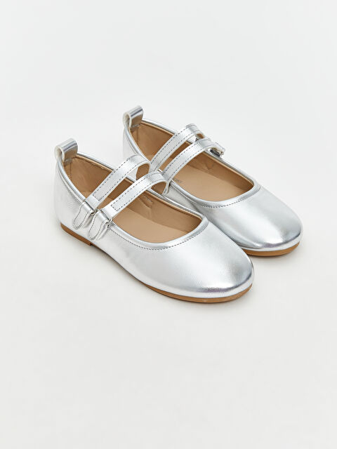 LCW STEPS Parlak Deri Görünümlü Kız Çocuk Babet - S5P699Z4-G8Z