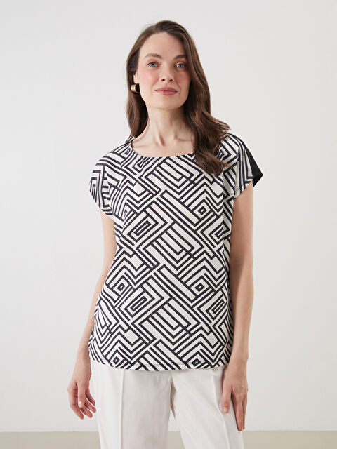 LCW Grace Bisiklet Yaka Desenli Kadın Tişört - S5P869Z8-LQJ