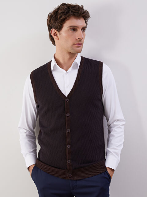 LCWAIKIKI Classic Standart Kalıp V Yaka Erkek Triko Yelek - S5PC85Z8-CUR