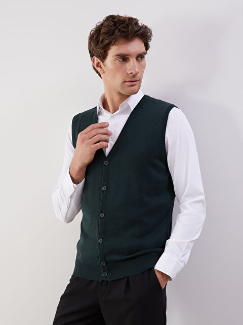 LCWAIKIKI Classic Standart Kalıp V Yaka Erkek Triko Yelek - S5PC86Z8-CRN