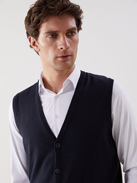 LCWAIKIKI Classic Standart Kalıp V Yaka Erkek Triko Yelek - S5PC86Z8-RFH