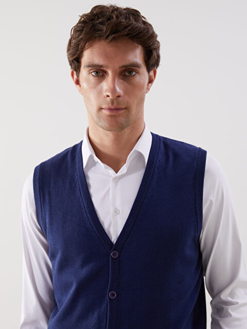 LCWAIKIKI Classic Standart Kalıp V Yaka Erkek Triko Yelek - S5PC86Z8-ZNG