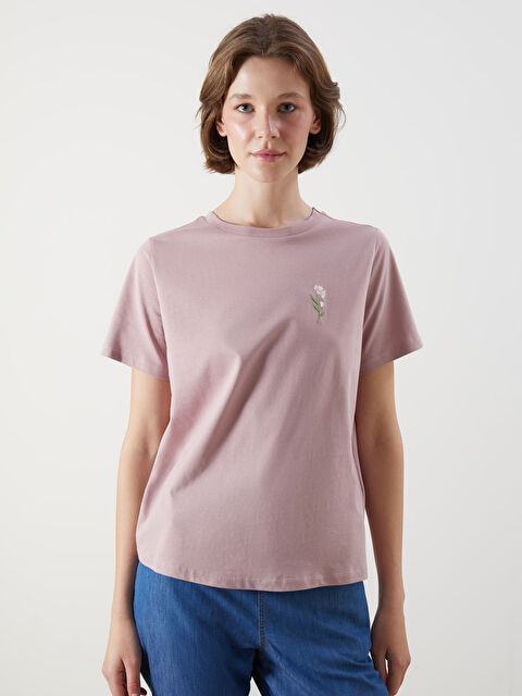 LCWAIKIKI Classic Bisiklet Yaka Çiçek Nakışlı Kadın Tişört - S5PF32Z8-GJR