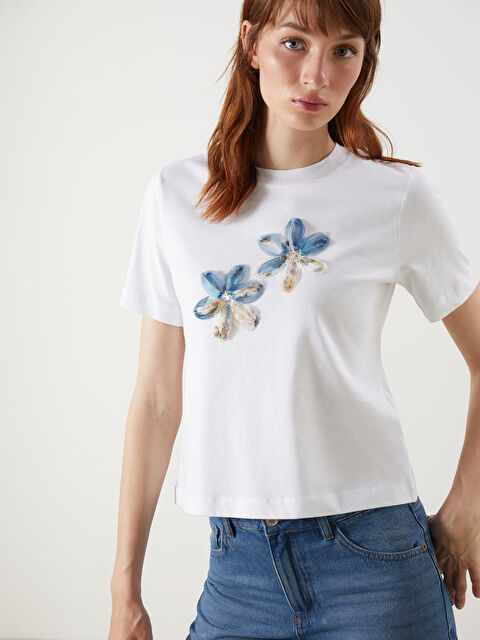 LCW Vision Bisiklet Yaka İşlemeli Kadın Tişört - S5PV21Z8-Q6K