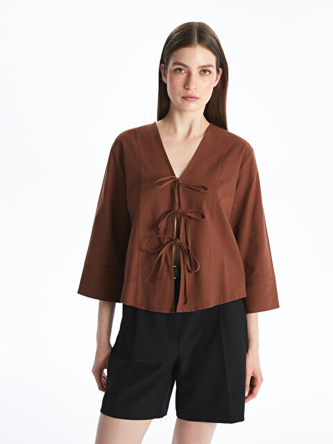 LCWAIKIKI Classic V Yaka Önü Fiyonklu Bluz - S5Q495Z8-HJZ