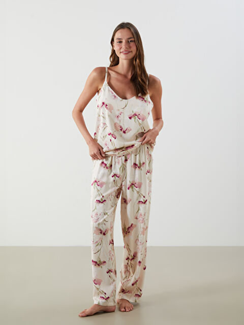 LCW DREAM V Yaka Çiçekli Askılı Kadın Pijama Takımı - S5Q808Z8-LRA