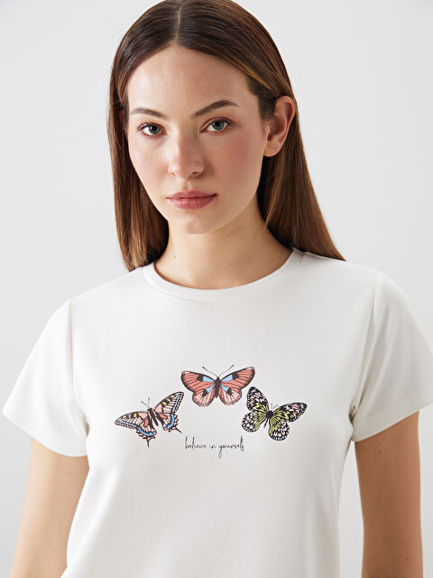 LCWAIKIKI Classic Bisiklet Yaka Kelebek Baskılı Kadın Tişört - S5QG07Z8-R9J