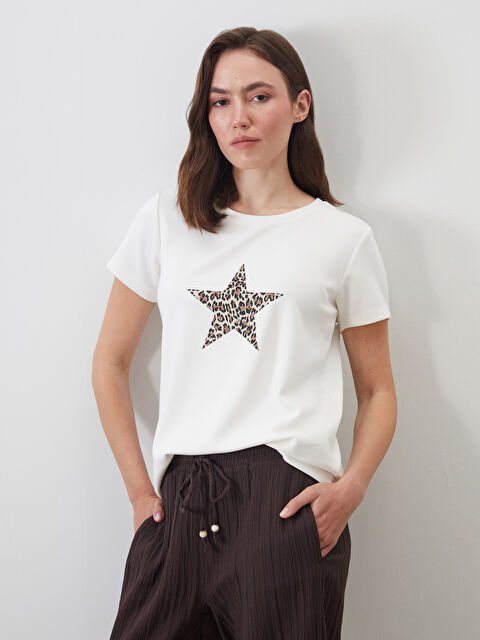 LCWAIKIKI Classic Bisiklet Yaka Yıldız Baskılı Kadın Tişört - S5QG08Z8-R9J