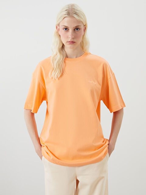 LCW Vision Bisiklet Yaka Nakışlı Oversize Kadın Tişört - S5QS54Z8-FLF