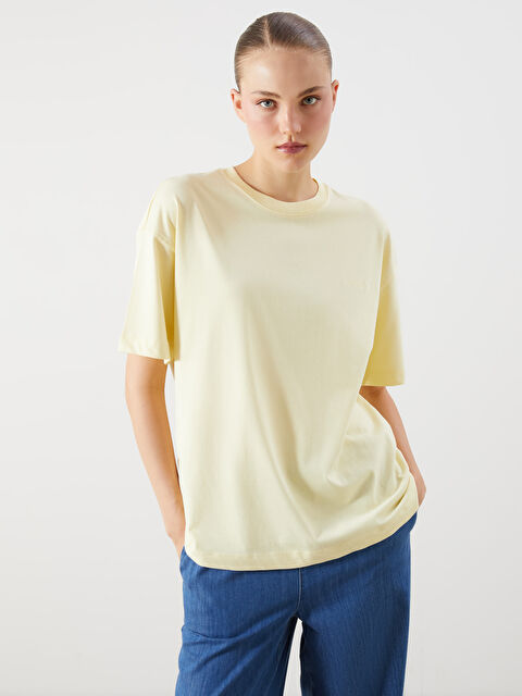 LCW Vision Bisiklet Yaka Nakışlı Oversize Kadın Tişört - S5QS54Z8-FEZ