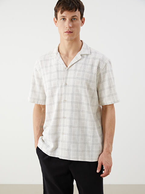 LCW Vision Regular Fit Kısa Kollu Ekose Armürlü Erkek Gömlek - S5QT28Z8-R9J