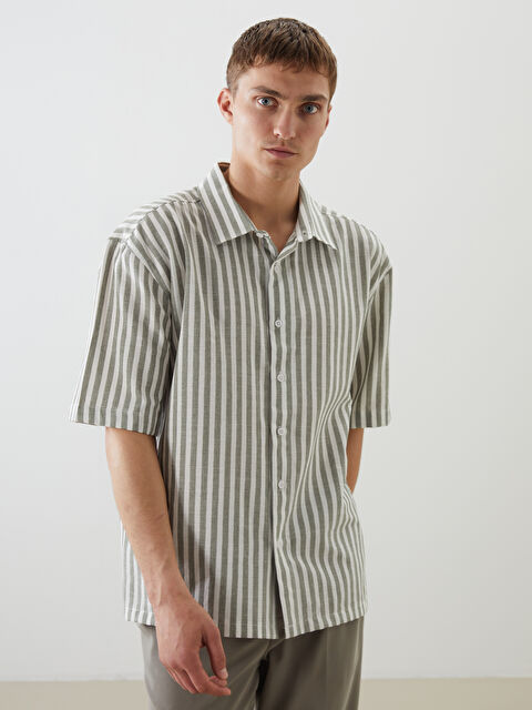 LCW Vision Regular Fit Kısa Kollu Çizgili Armürlü Erkek Gömlek - S5QT59Z8-ZSY