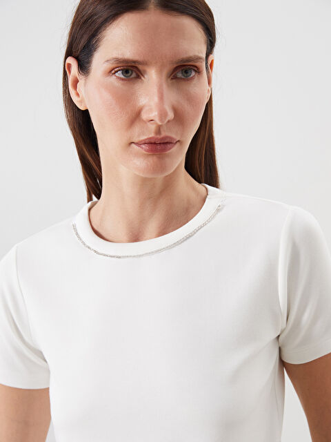 LCWAIKIKI Classic Bisiklet Yaka Kadın Tişört - S5QV70Z8-R9J