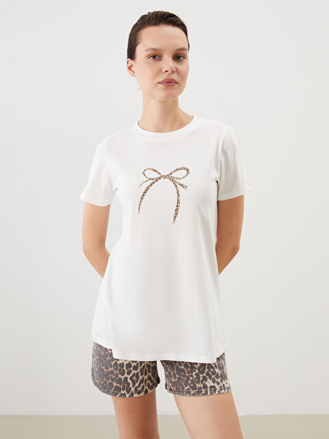 LCW Comfort Bisiklet Yaka Kurdele Baskılı Kadın Tişört - S5QY68Z8-R9J